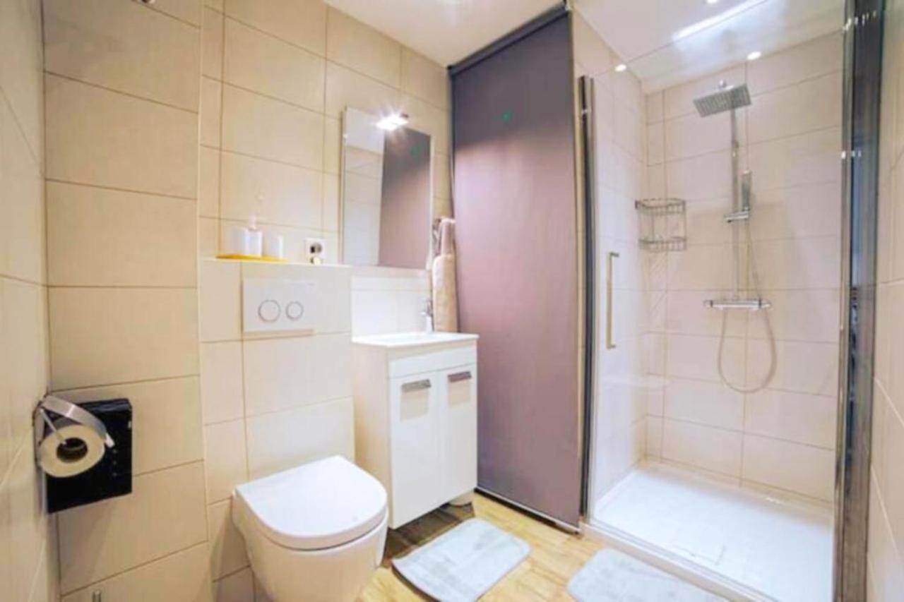 Cocoon Center - Rue D'Antibes - 200M Plage- Clim - Wifi - Unique Cannes Luaran gambar